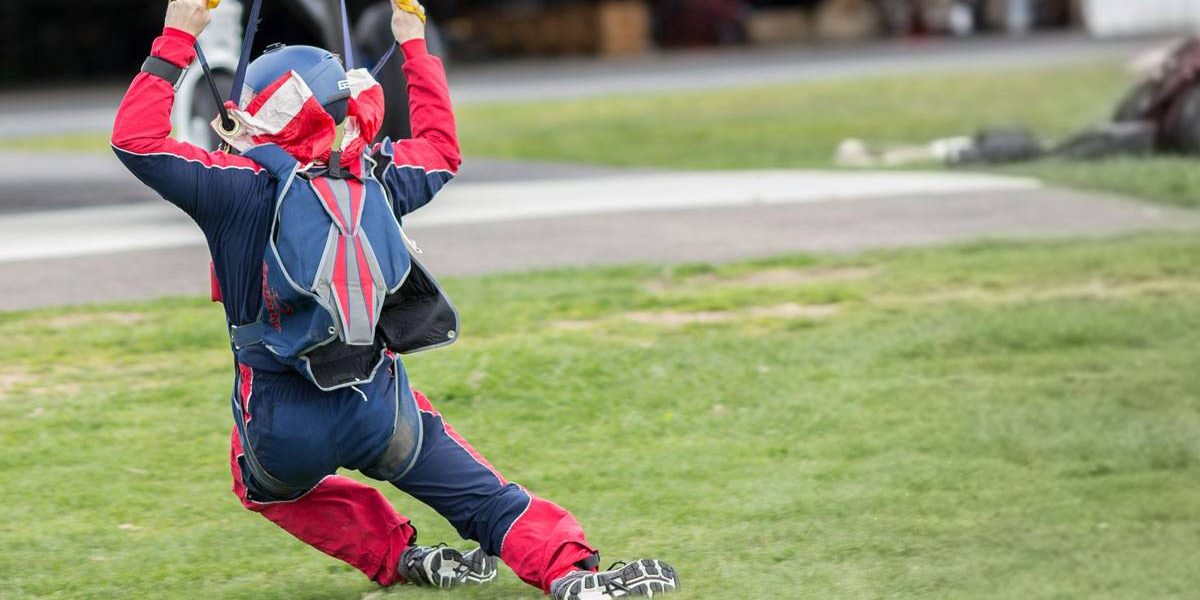 Kelly swooping in wearing Red and Blue skydive gear at Skydive Snohomish.