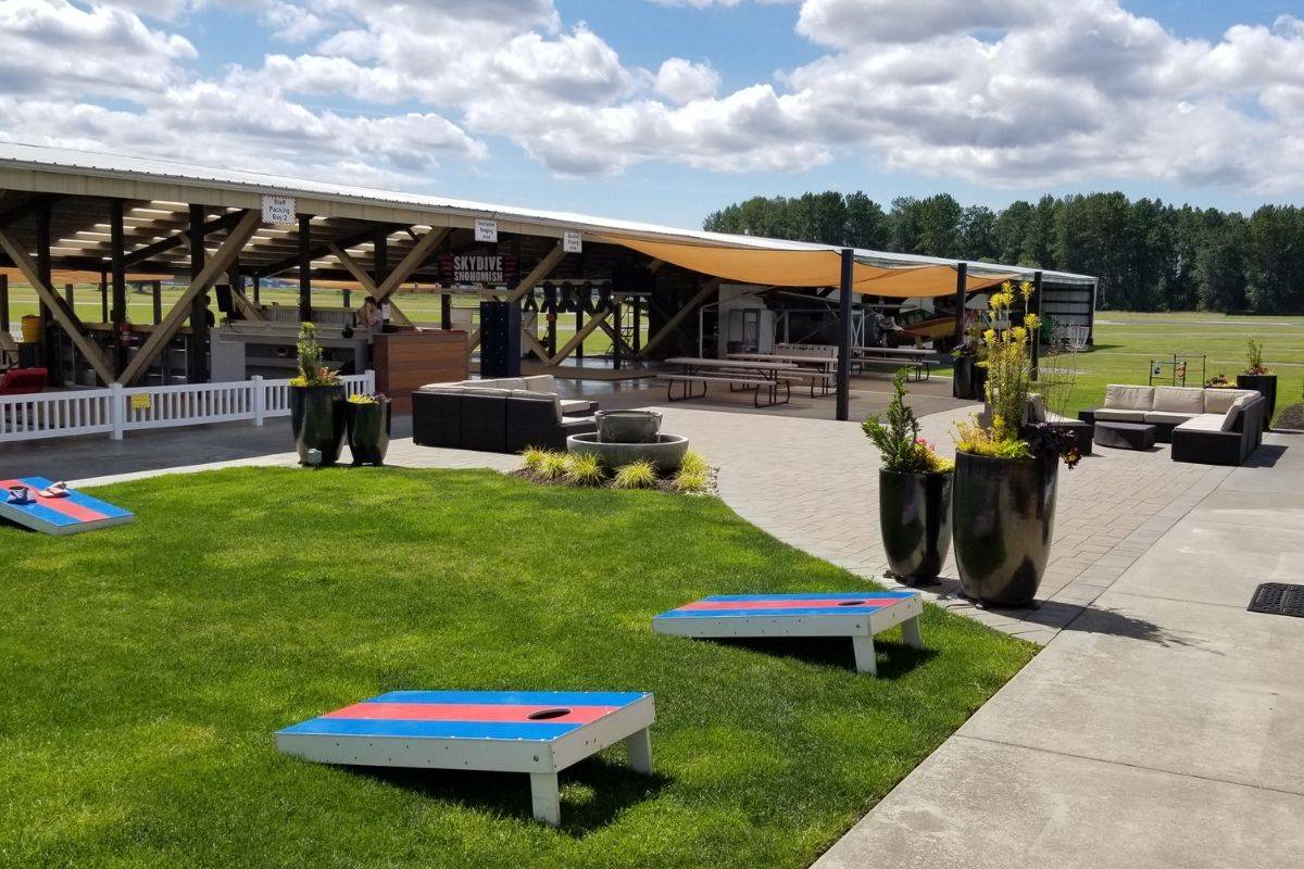 Outside area of Skydive Snohomish with green grass and picnic tables.